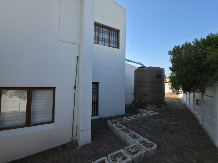 5 Bedroom Property for Sale in Wavecrest Eastern Cape
